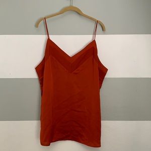 Tahari slip tank